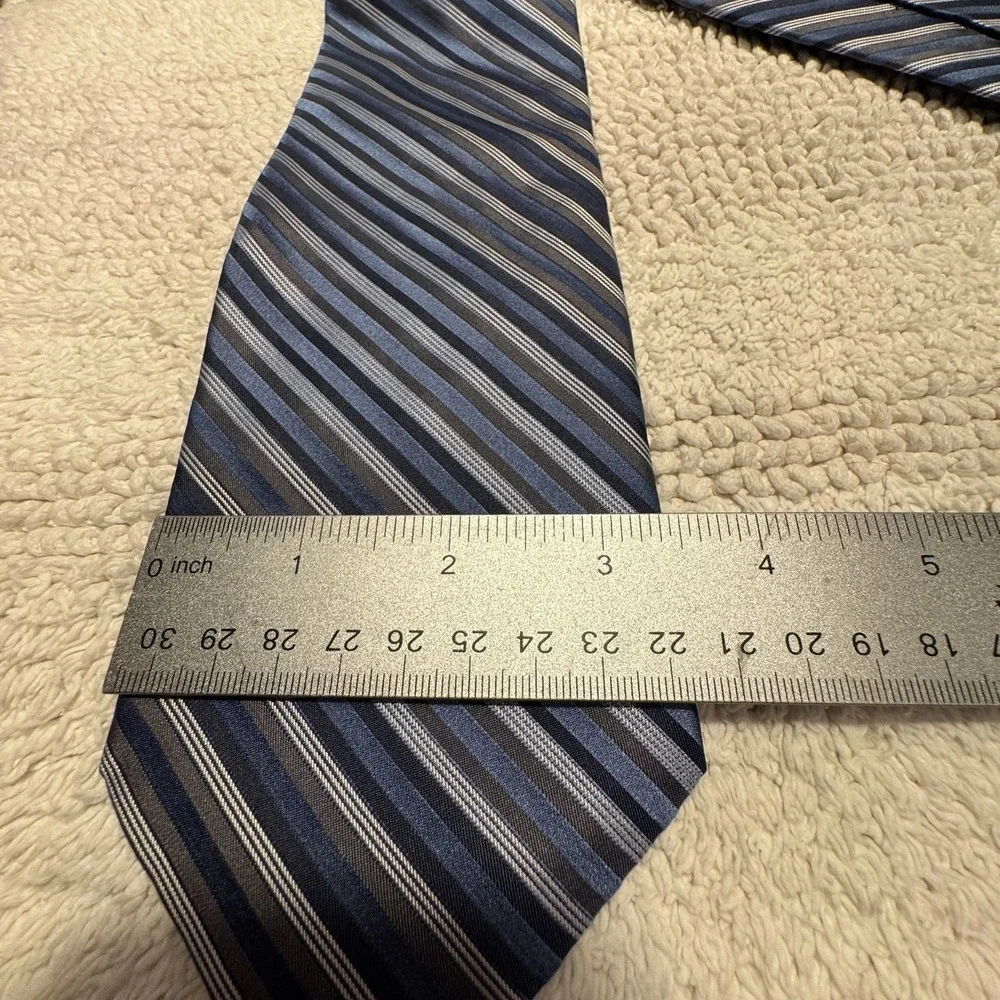 DKNY Tie Blue‎ Diagonal Stripe 100% Silk Preppy Old Money Business Modern Casual